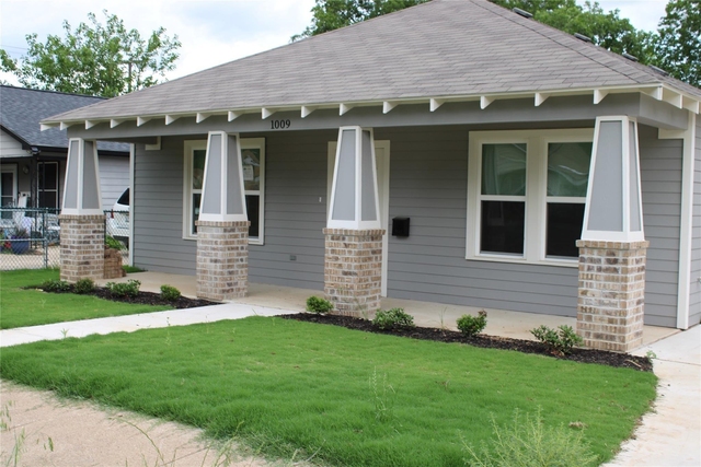 1009 E Cannon Street - Photo 1