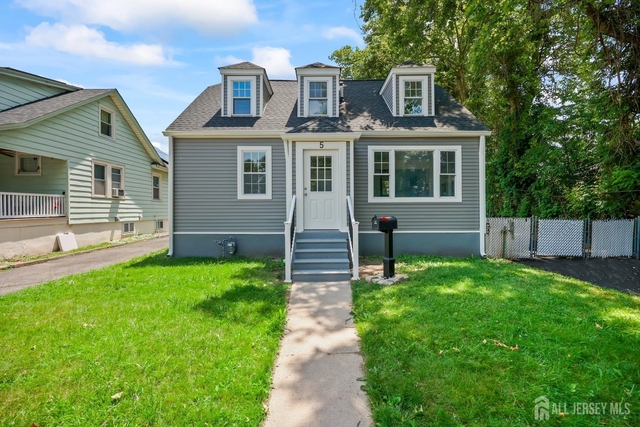 5 Monument Avenue - Photo 1