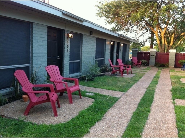 602 W 51st St - Photo 1