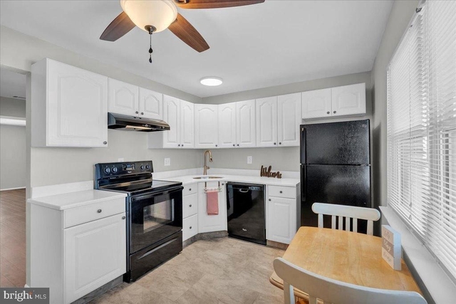 915 Silver Court - Photo 1