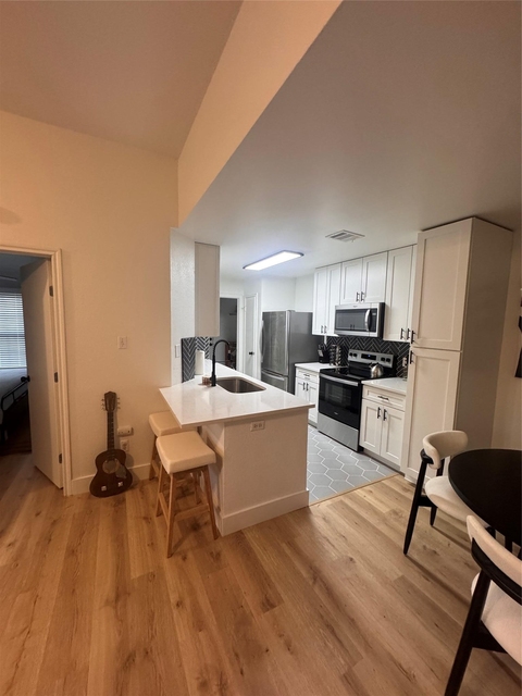 1906 Alex Ave - Photo 1