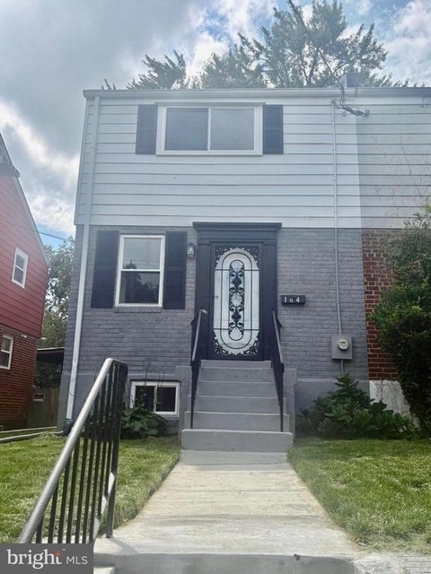 164 Elmira Street Sw - Photo 1