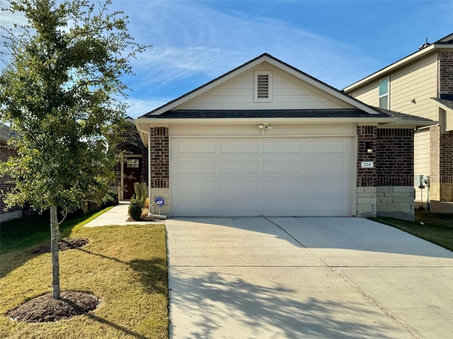 224 Yoakum St - Photo 1