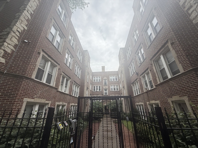 7346 N Damen Avenue - Photo 1