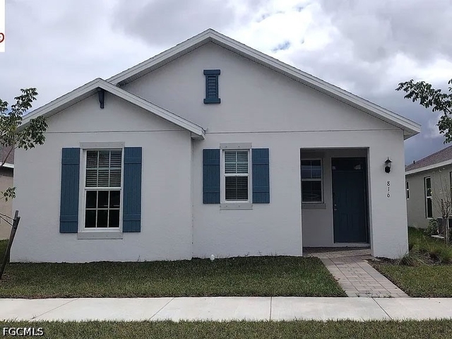 816 Friendship Circle - Photo 1