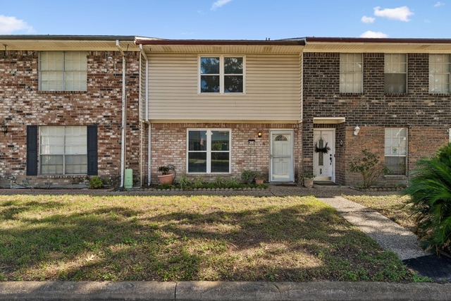 1831 Sherwood Forest Street - Photo 1