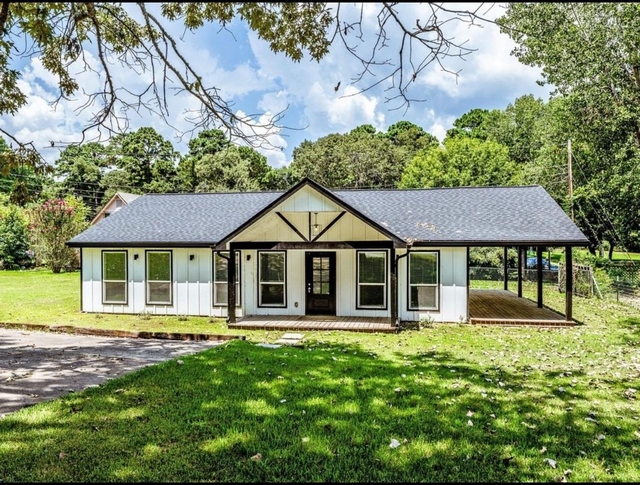 161 Lakeway Circle - Photo 1