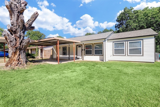 1107 Valerie Avenue - Photo 1