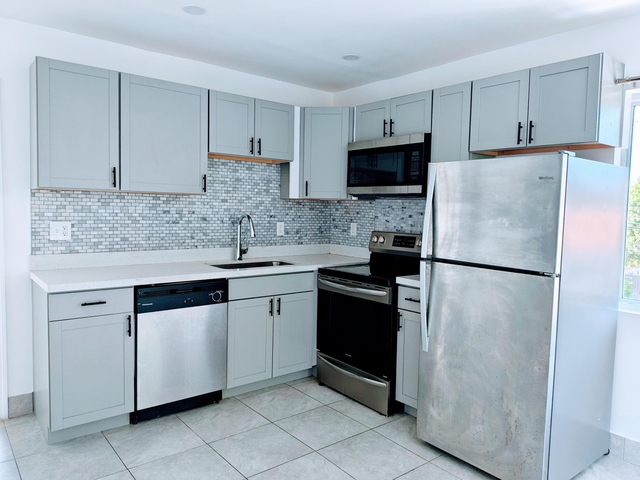 2719 Lincoln Street - Photo 1