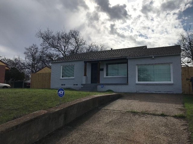 1956 E Illinois Avenue - Photo 1