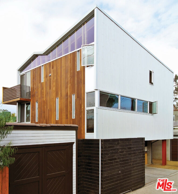 724 1/2 Superba Avenue - Photo 1