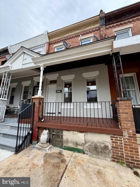 2555 N Hollywood Street - Photo 1