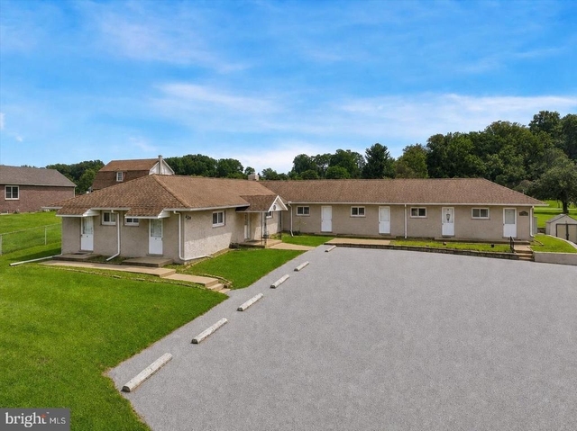 420 London Drive - Photo 1