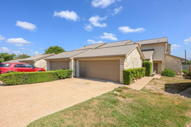 2201 Lakeway Blvd - Photo 1