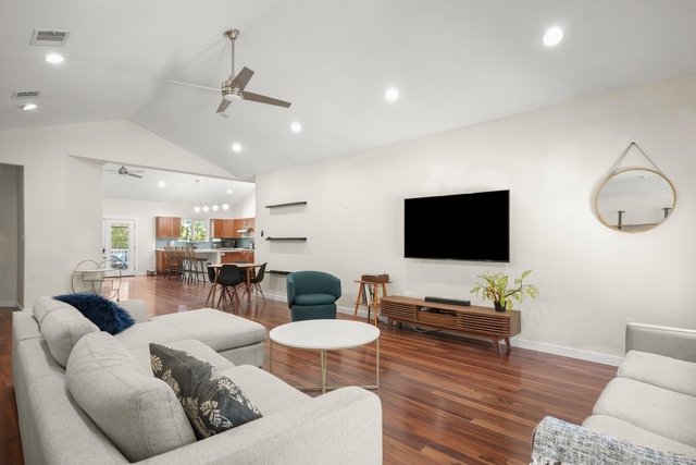 2501 Del Curto Rd - Photo 1
