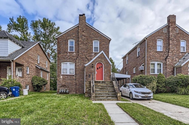 3034 Pinewood Avenue - Photo 1