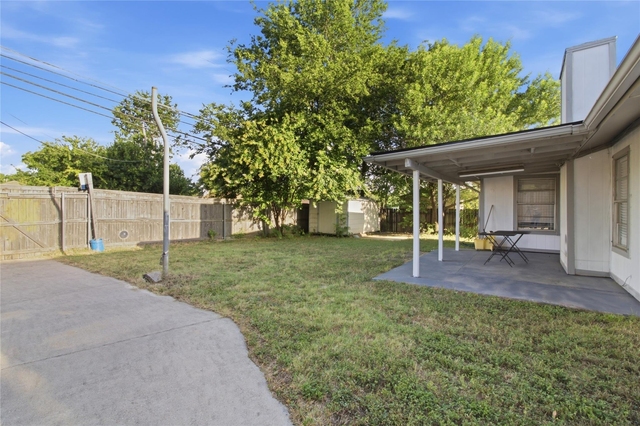 2410 Buttercup Cir - Photo 1