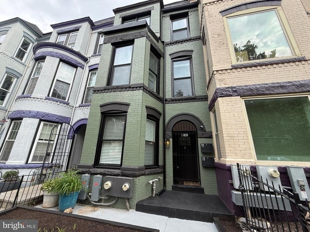 821 4th Street Ne - Photo 1