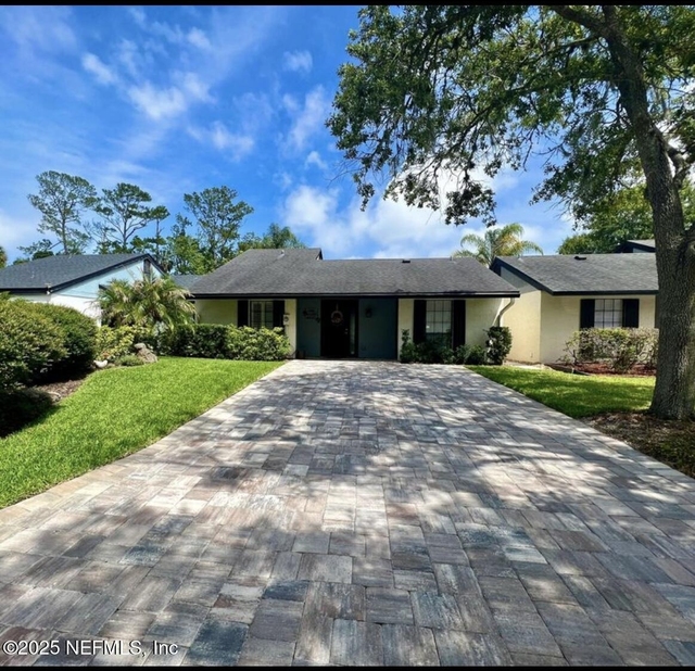 184 Bermuda Court - Photo 1