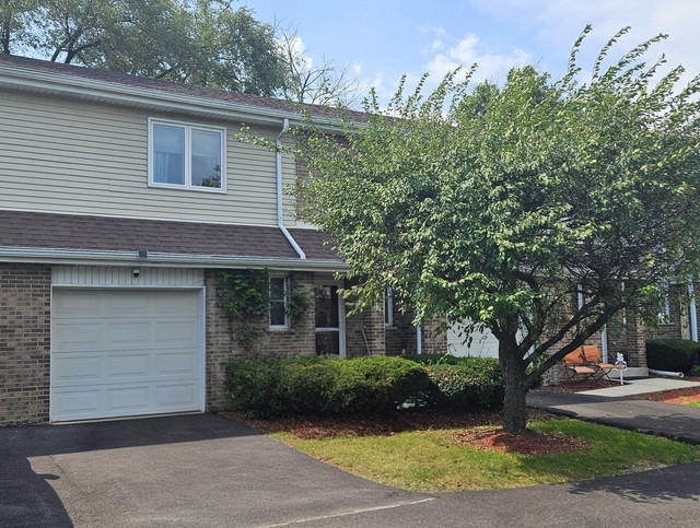 10956 S 76th Avenue - Photo 1