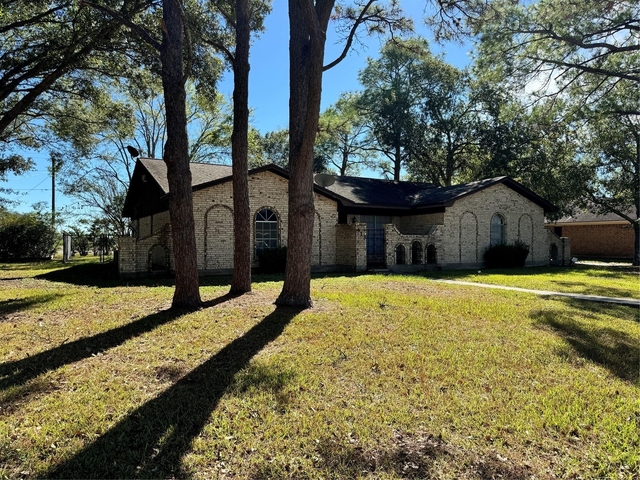 413 Elm Drive - Photo 1