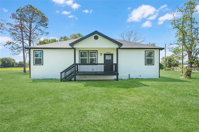 1902 Westview Drive - Photo 1