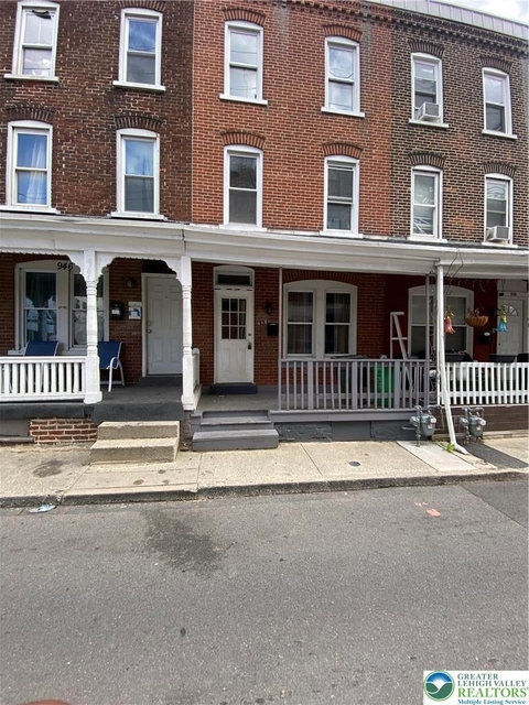 948 W Maple Street - Photo 1