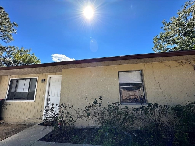 3761 Ne 40th Place - Photo 1
