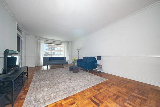 300 East 40th Street - Photo 1