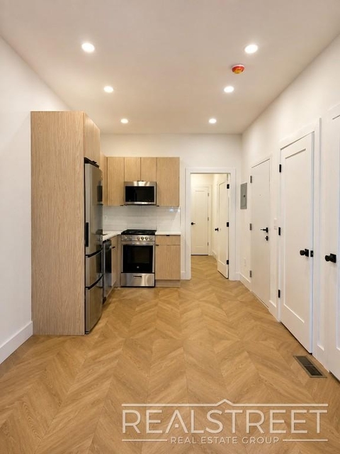 25-66 Steinway Street - Photo 1