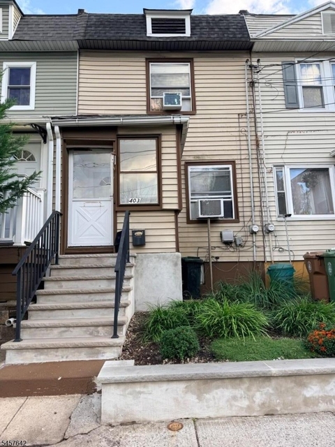 403 N Stiles St - Photo 1