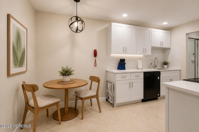 125 Amberly Drive - Photo 1