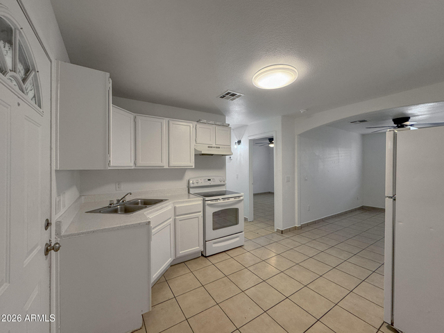 1023 E Old Southern Avenue - Photo 1