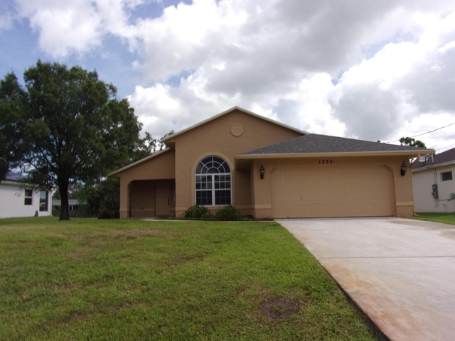 1225 Sw Milan Lane - Photo 1
