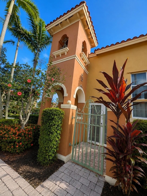 906 Sw 143rd Avenue - Photo 1