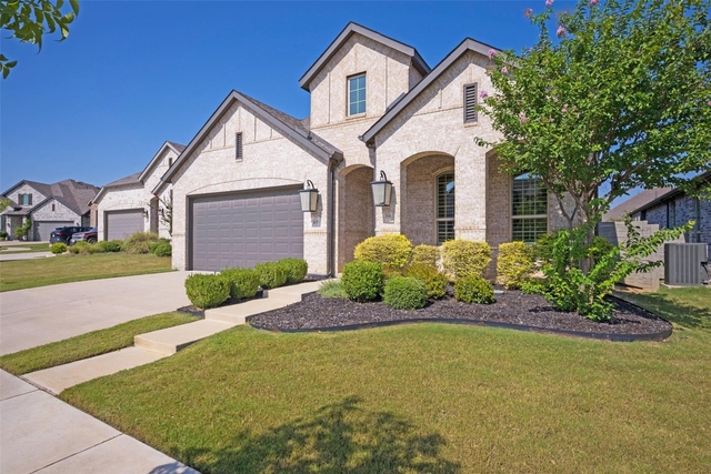 817 Nuthatch Court - Photo 1
