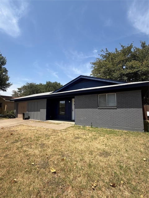 1621 Gill Street - Photo 1