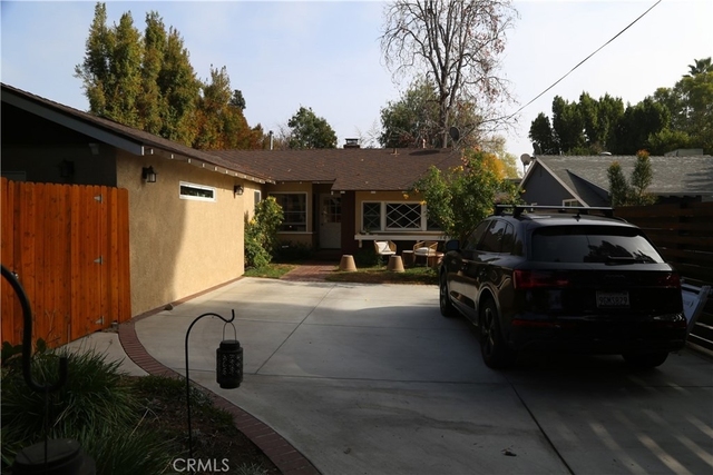 5724 Rhodes Avenue - Photo 1