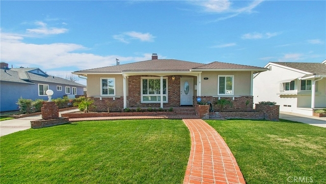 1007 S Cedar Avenue - Photo 1