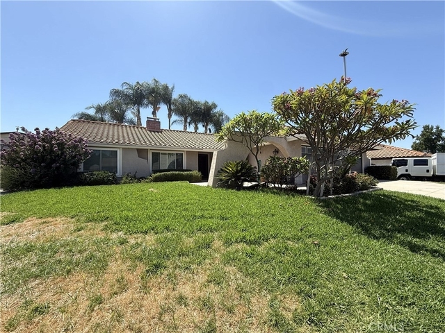 2720 Lexinton Place - Photo 1