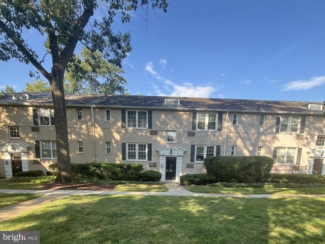 212 George Mason Drive N - Photo 1