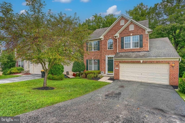 7211 Lyndsey Way - Photo 1