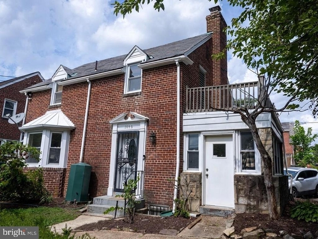 1446 Montana Avenue Ne - Photo 1