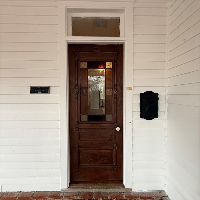 1604 S Austin Ave - Photo 1