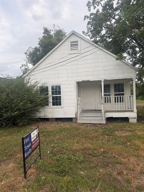 1016 Powell Street - Photo 1