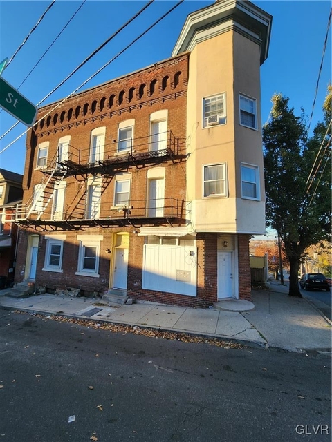 1039 Mechanic Street - Photo 1