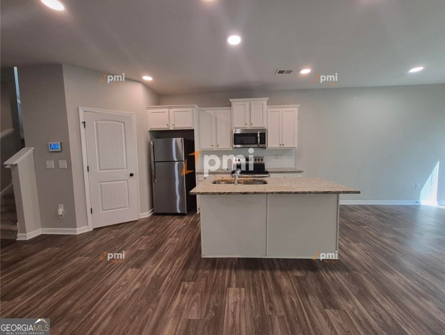 5051 Pioneer Parkway - Photo 1