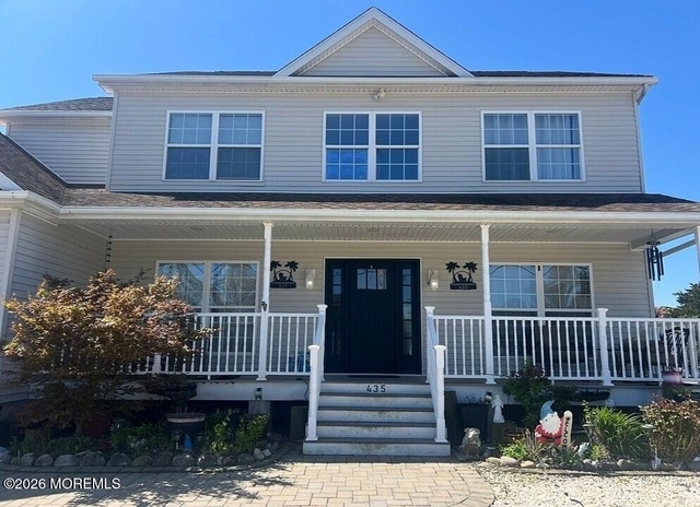435 Laurel Boulevard - Photo 1