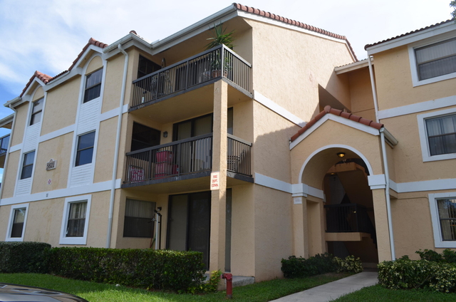 5821 Riverside Drive - Photo 1