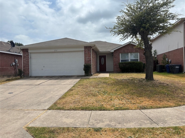 2711 Prairie Creek Drive - Photo 1